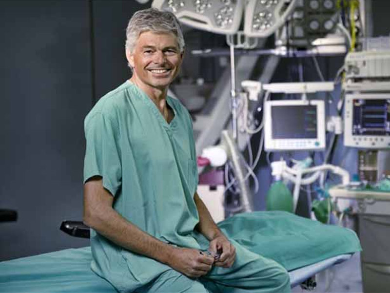 Resezione del colon per via laparoscopica – Dott. Carlo Farina