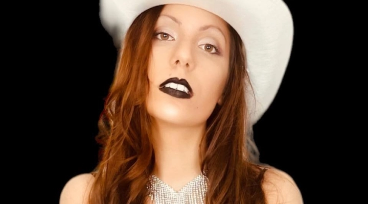 La star italiana del country internazionale Mikol Frachey torna con “Cowgirl Dance”