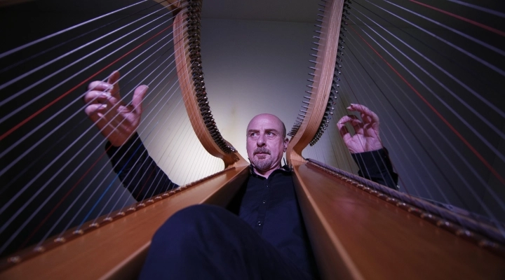 “Harpe Mundi” al Ducale la musica del grande polistrumentista Italiano Vincenzo Zitello