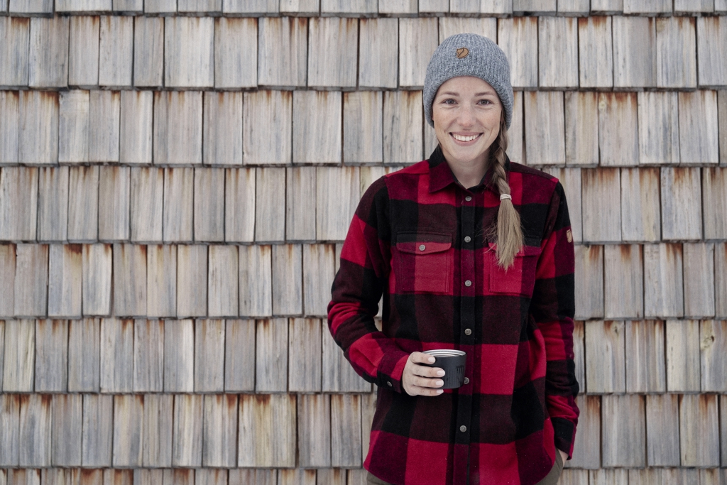 Weekend in baita: l’outfit perfetto per le vacanze sulla neve è firmato Fjällräven