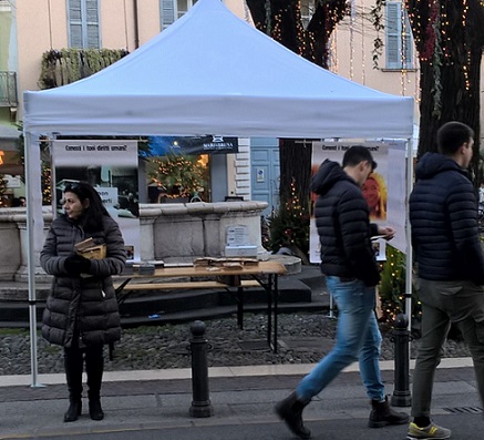 600 opuscoli per l'Anniversario dei Diritti Umani in Piazzetta Vescovado