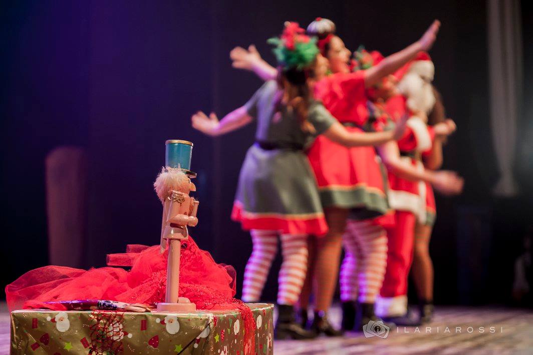 FESTE DI NATALE DA FAVOLA AL TEATRO AUGUSTEO DOMANI IN SCENA “BABBO NATALE NEL PAESE DELLE ZUCCHE” 