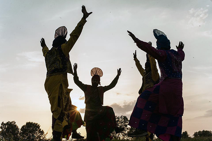 The Harvest. Hardeep Kaur di Cori è la protagonista del docu-musical di denuncia del caporalato nell’Agro Pontino