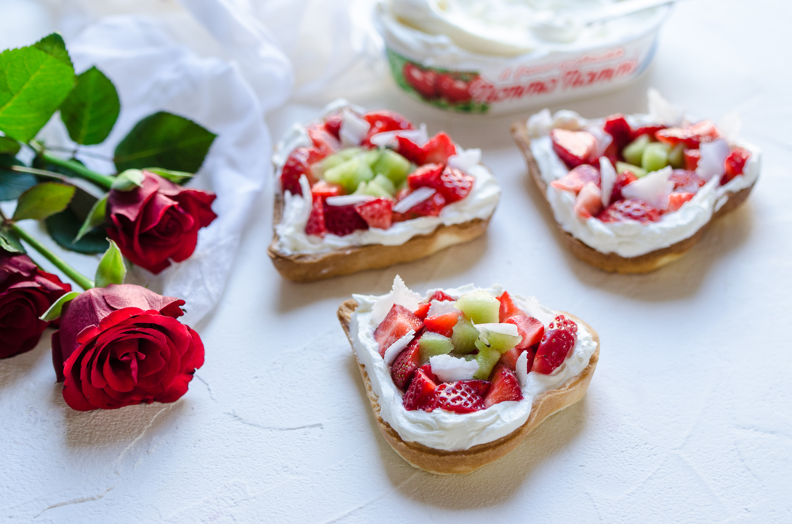 Tartellette alle fragole con crema al Fresco Spalmabile Nonno Nanni  profumata al basilico e limone 