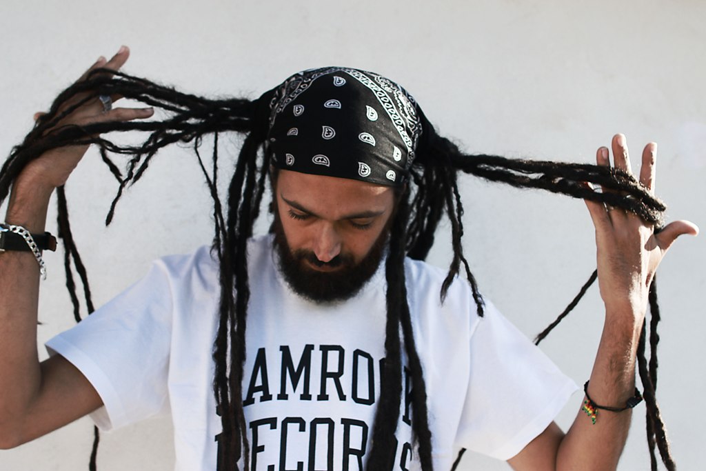 Ras Tewelde dall’università al palco, il professore del reggae pubblica “After the Rain