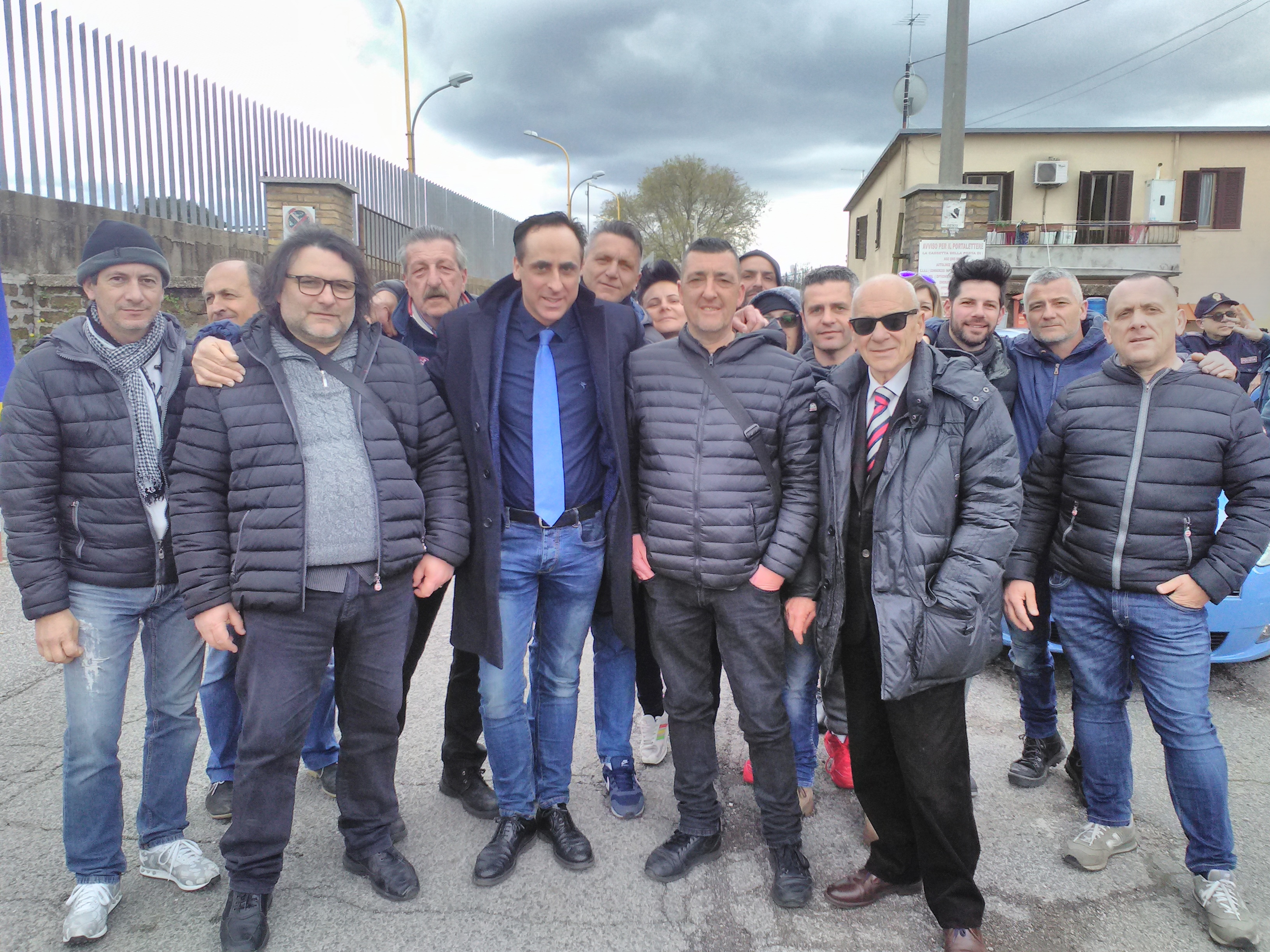 IDD con De Pierro va a sit-in lavoratori Onorati  e ottiene pagamento stipendi 