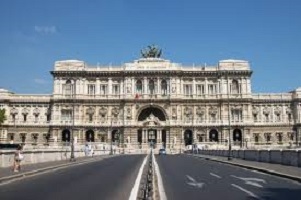 Spray peperoncino, per la Cassazione non è reato portarlo con sé