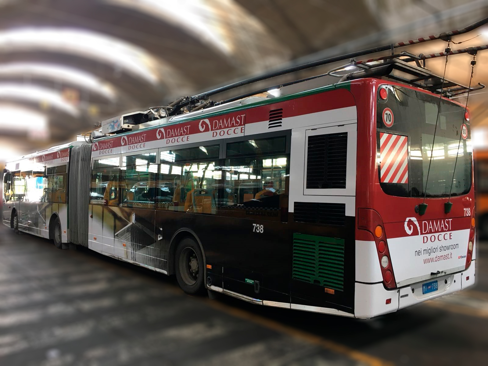 Damast al Salone del Mobile...in filobus! Campagna dinamica a Milano, dal 17 aprile al 14 maggio, per promuovere la cultura della doccia.