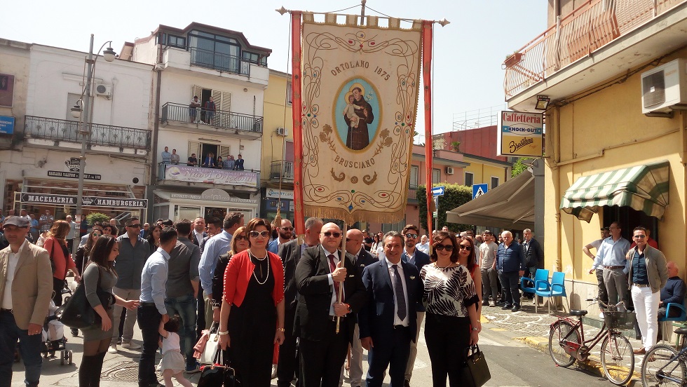 Brusciano: La Questua del Giglio Ortolano nella Giornata della Festa di Liberazione.  (Scritto da Antonio Castaldo)