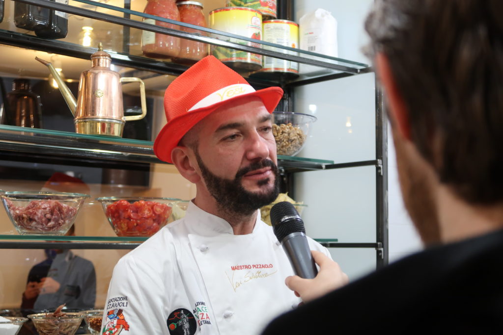 Al Pizza Village 2018 la creazione “special” che lo chef Salvatore Vesi ha dedicato ai 120 anni della canzone “O sole mio”