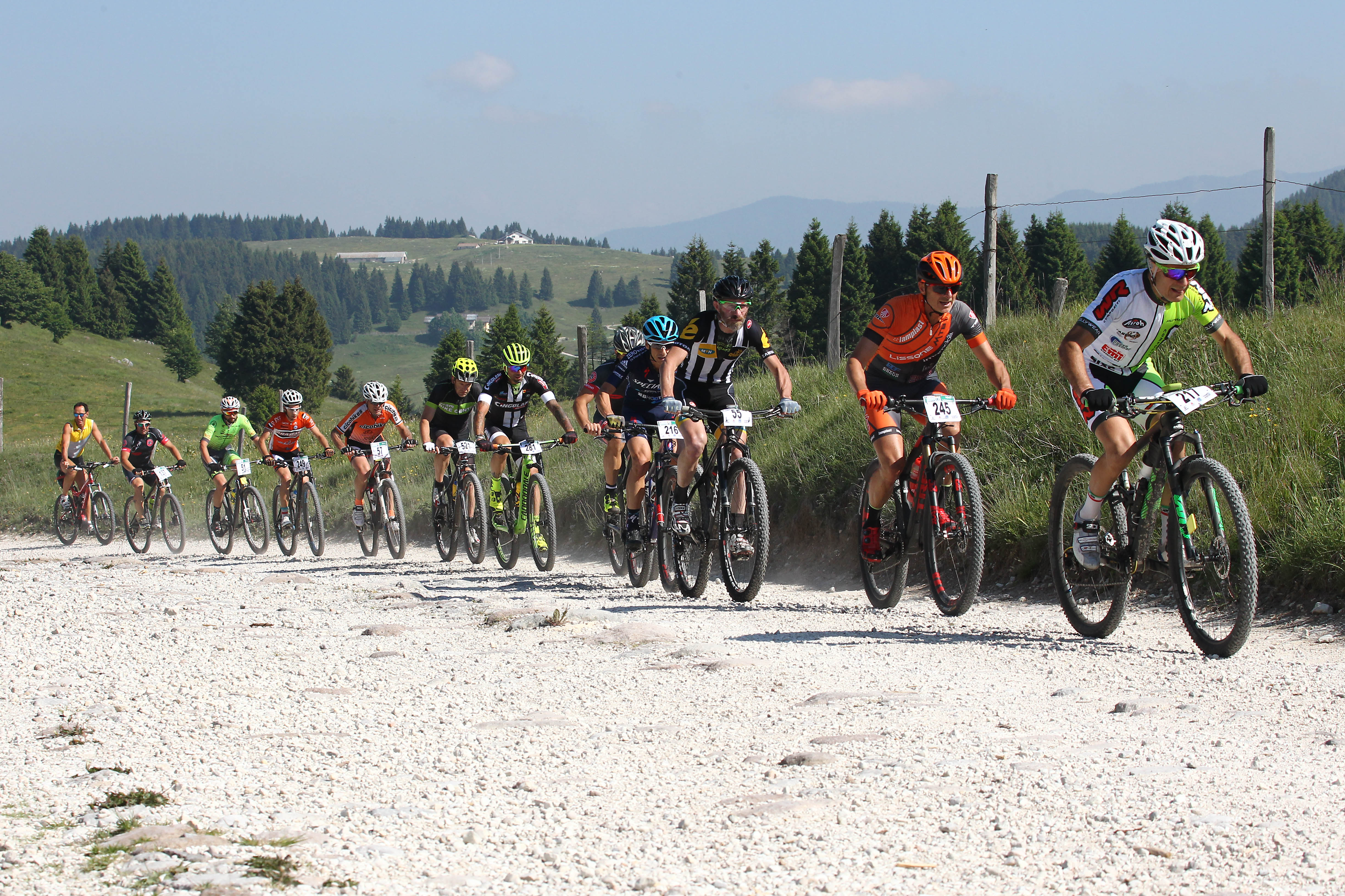 POCHI GIORNI ALLE SFIDE CIMBRE SU RUOTE GRASSE SI PARTE CON LAVARONE BIKE, POI NOSELLARI BIKE E 100 KM