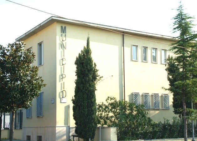  	Mariglianella Completato il potenziamento dell’area esterna della Scuola Primaria di Via Materdomini con palco, sipario e illuminazione.