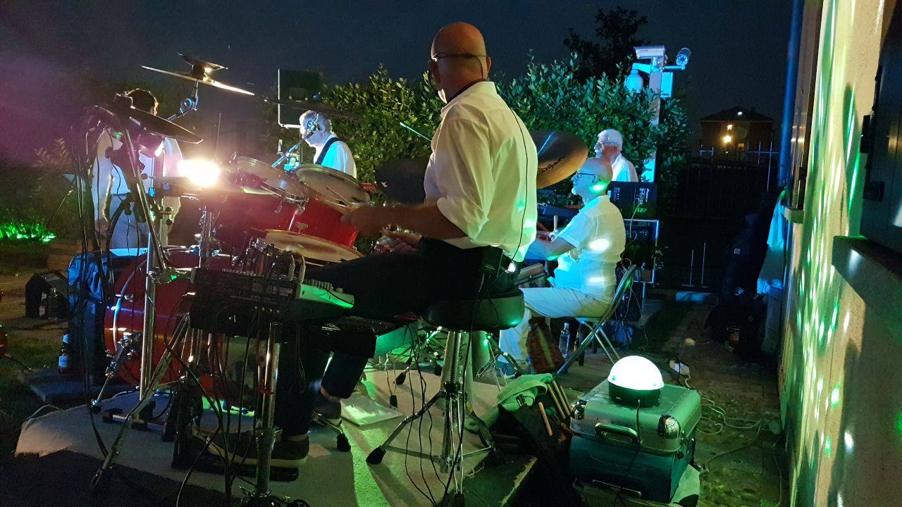  È arrivata l'estate, a Cascina Ovi tornano i Lato Due: oggi (sabato 23/6) serata di cucina e musica live