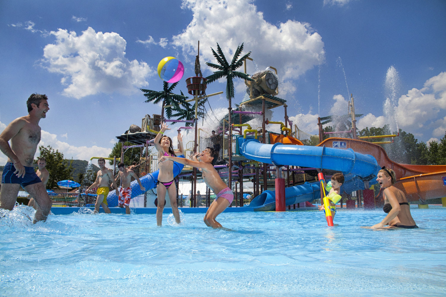 Famiglia in vacanza al parco divertimenti… termale!