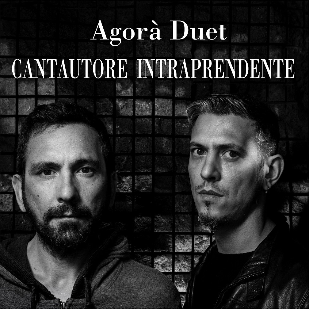   AGORÀ DUET: “CANTAUTORE INTRAPRENDENTE” È IL NUOVO SINGOLO DEL DUO CAGLIARITANO CHE FONDE ROCK, ELETTRONICA E CANTAUTORATO