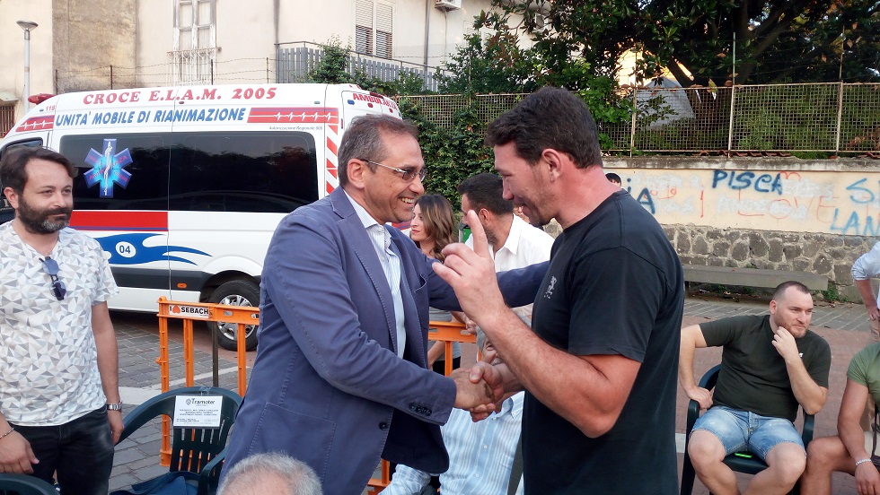 Brusciano “Boxe in Piazza” Riunione Pugilistica promossa dalla “Minotaur Boxe” Il saluto del Sindaco Avv. Giuseppe Montanile. (Scritto da Antonio Castaldo)