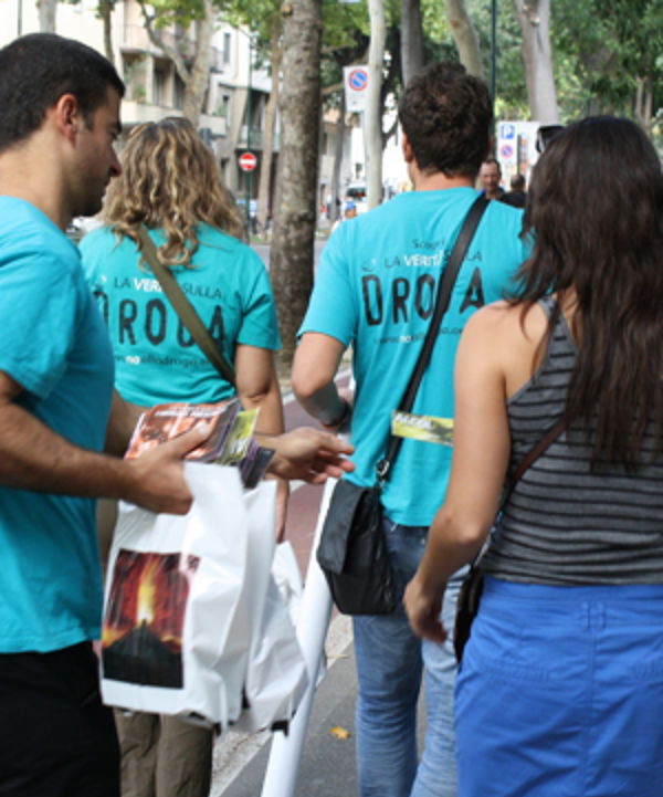 A Livorno e a Lucca i volontari di Scientology in azione contro la droga