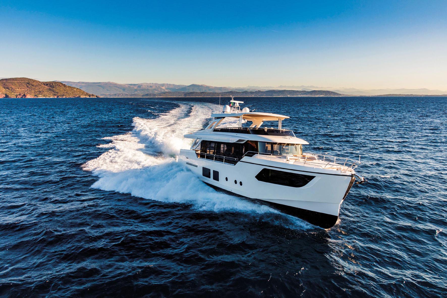 Absolute Navetta 73: fascino made in Italy e tecnologia made in Vimar.