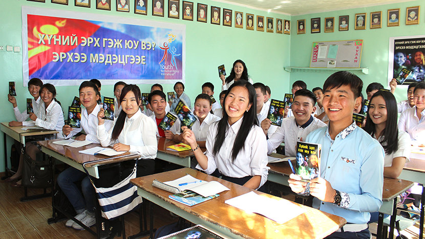 Gioventù per i Diritti Umani riscuote un grande successo nelle scuole della Mongolia