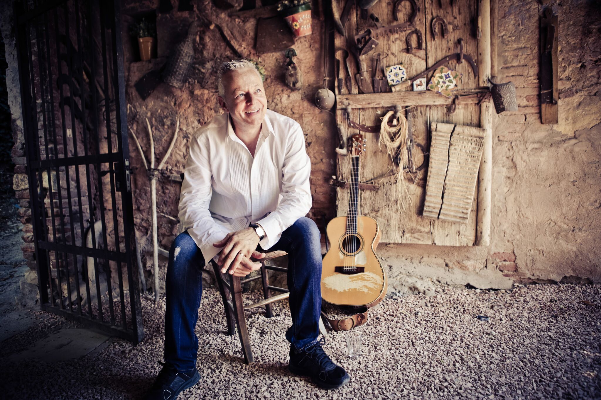 TOMMY EMMANUEL, al Teatro Filarmonico di Verona, VENERDÌ 9 NOVEMBRE... con special guest JERRY DOUGLAS