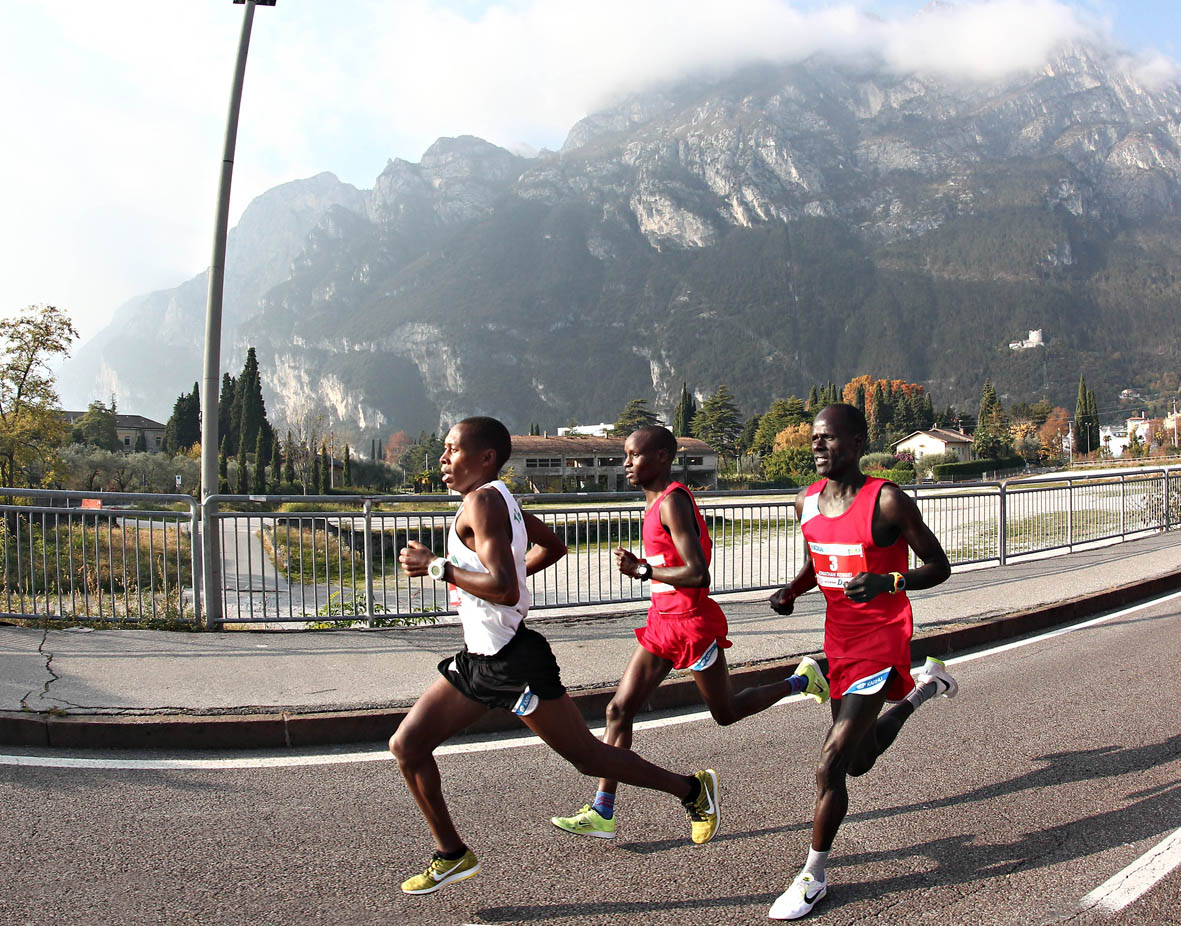 10 GIORNI ALLA GARDA TRENTINO HALF MARATHON. OVER QUOTA 5000, KENIANI IN POLE E CHE CONTORNO!