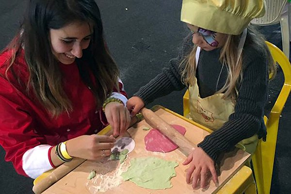 Il cibo per decorare il Natale nel laboratorio della Banda Piccoli Chef 