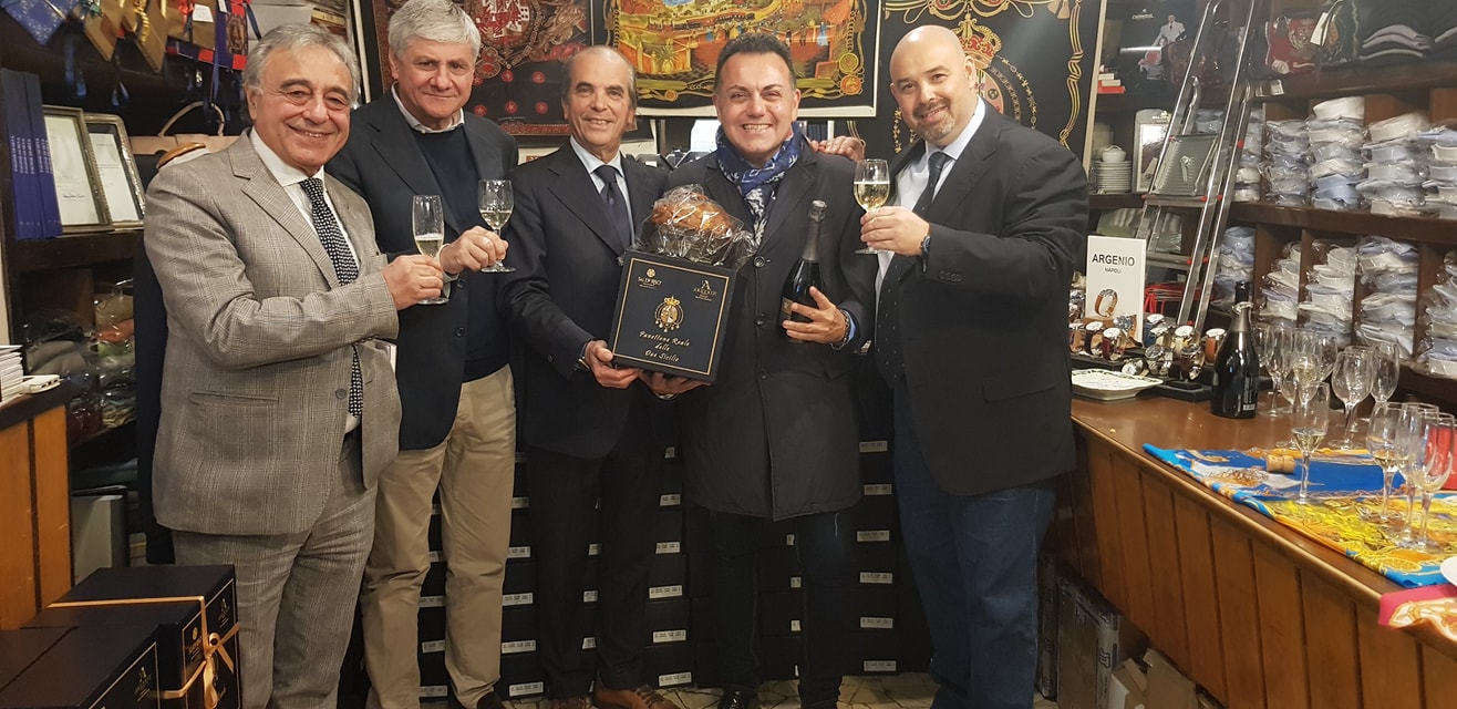 Nel salotto Argenio in via Filangieri il Panettone Reale delle Due Sicilie