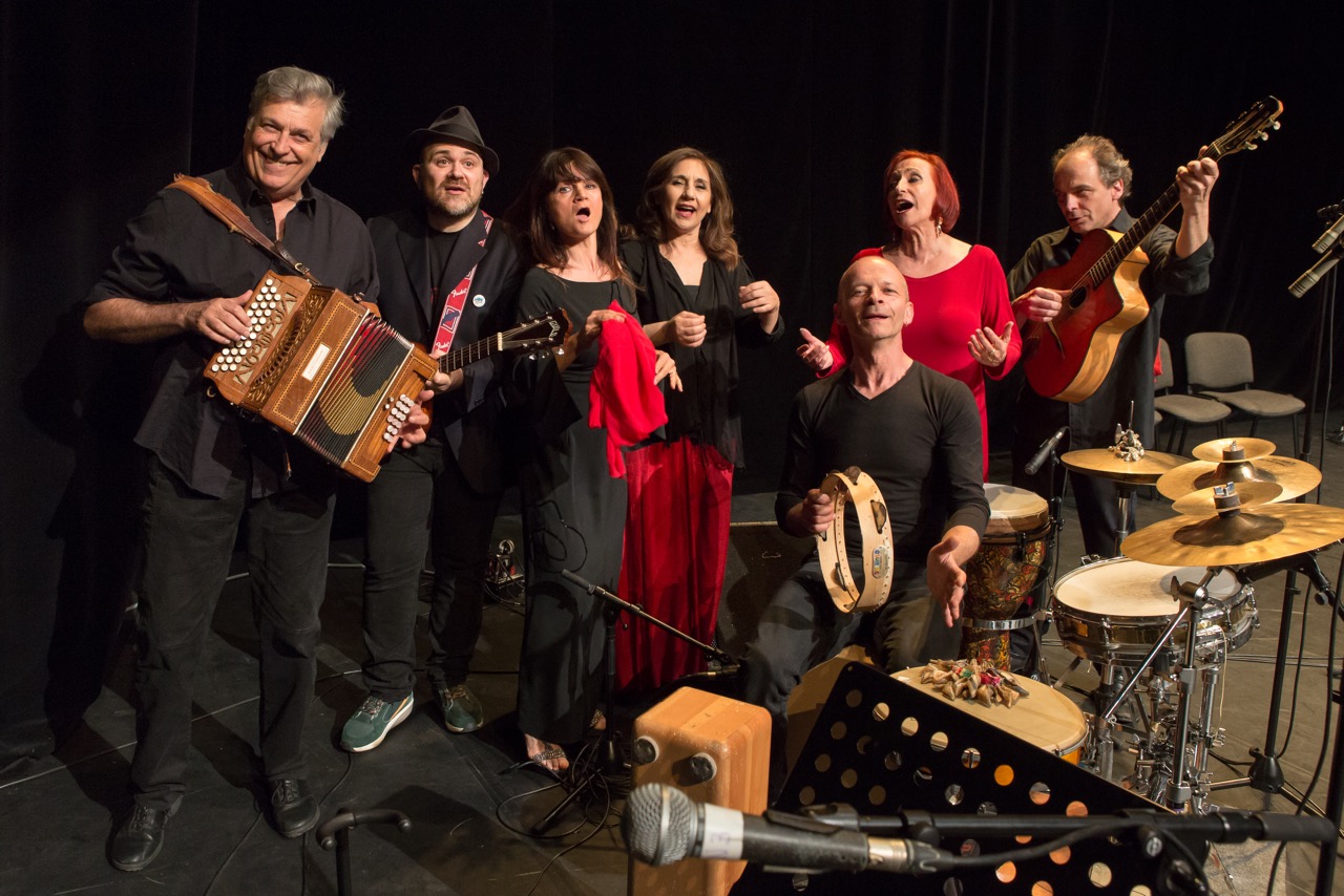 Bella Ciao Il più grande spettacolo del folk revival italiano riallestito cinquanta anni dopo con un cast formidabile