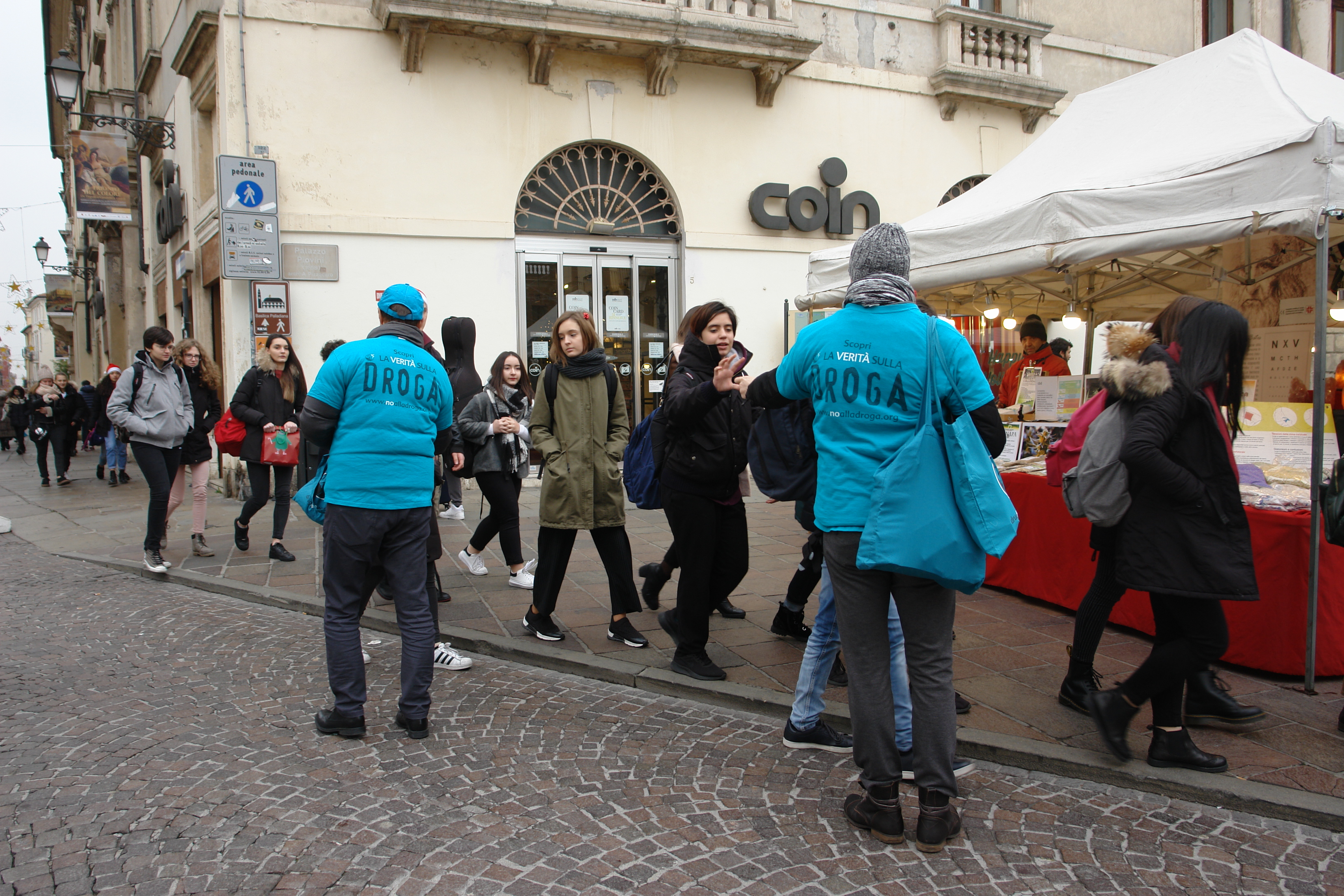 BUON NATALE DAI VOLONTARI DI MONDO LIBERO DALLA DROGA