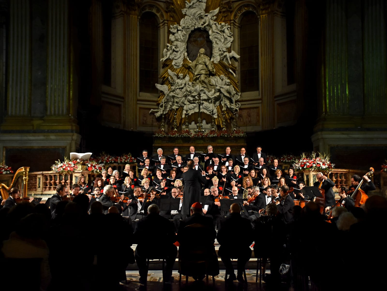 Successo straripante per il concerto de “I Cantori di Posillipo” che incantano la gremita platea assiepata in ogni ordine di posti.