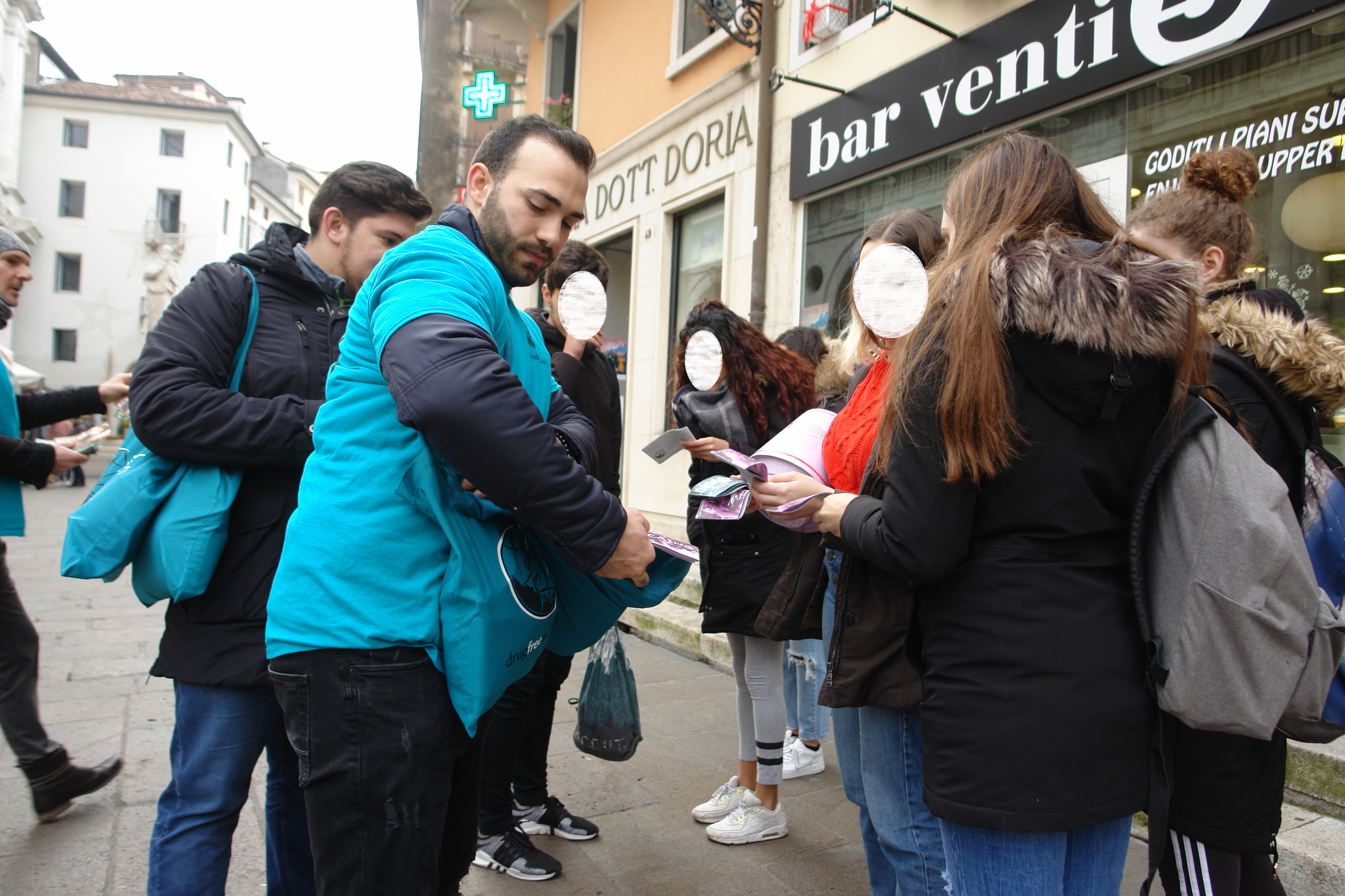 RAGGIUNGIAMO I RAGAZZI PRIMA CHE LO FACCIA LA DROGA