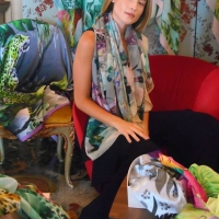 J'Etrès il ritorno del foulard di seta