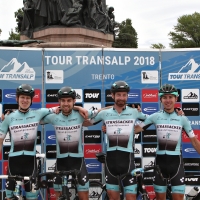 TRENTO INCORONA VRECKO E KESSLER AL TOUR LA TRANSALP FA TAPPA IN PIAZZA DANTE