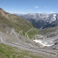 “BE A HERO” SUI 48 TORNANTI DELLA STELVIO MARATHON. ISCRIZIONI APERTE VERSO I CIELI DELL’ALTO ADIGE