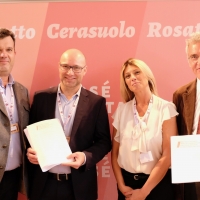 PATTO ROSÉ, SIGLATO L'ACCORDO CON IL CONSORZIO VINI CIRÒ 