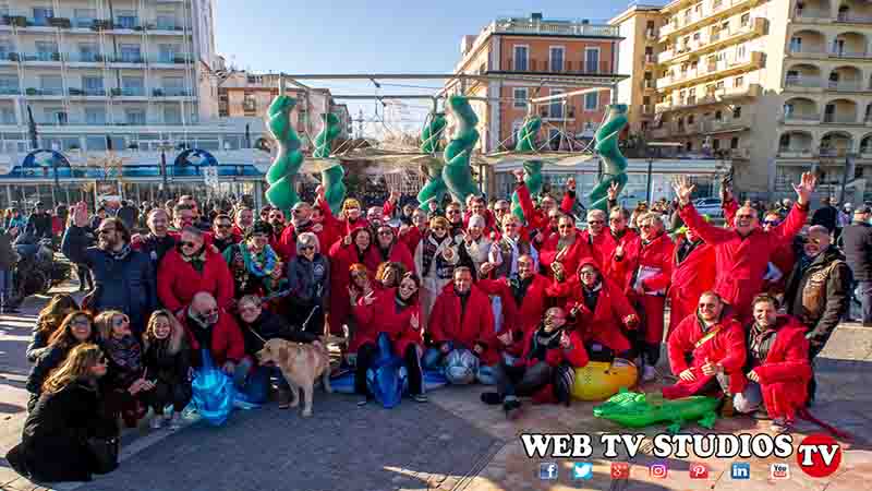 Riccione: Oltre 100 Coraggiosi per il Primo Bagno del Capodanno 2019