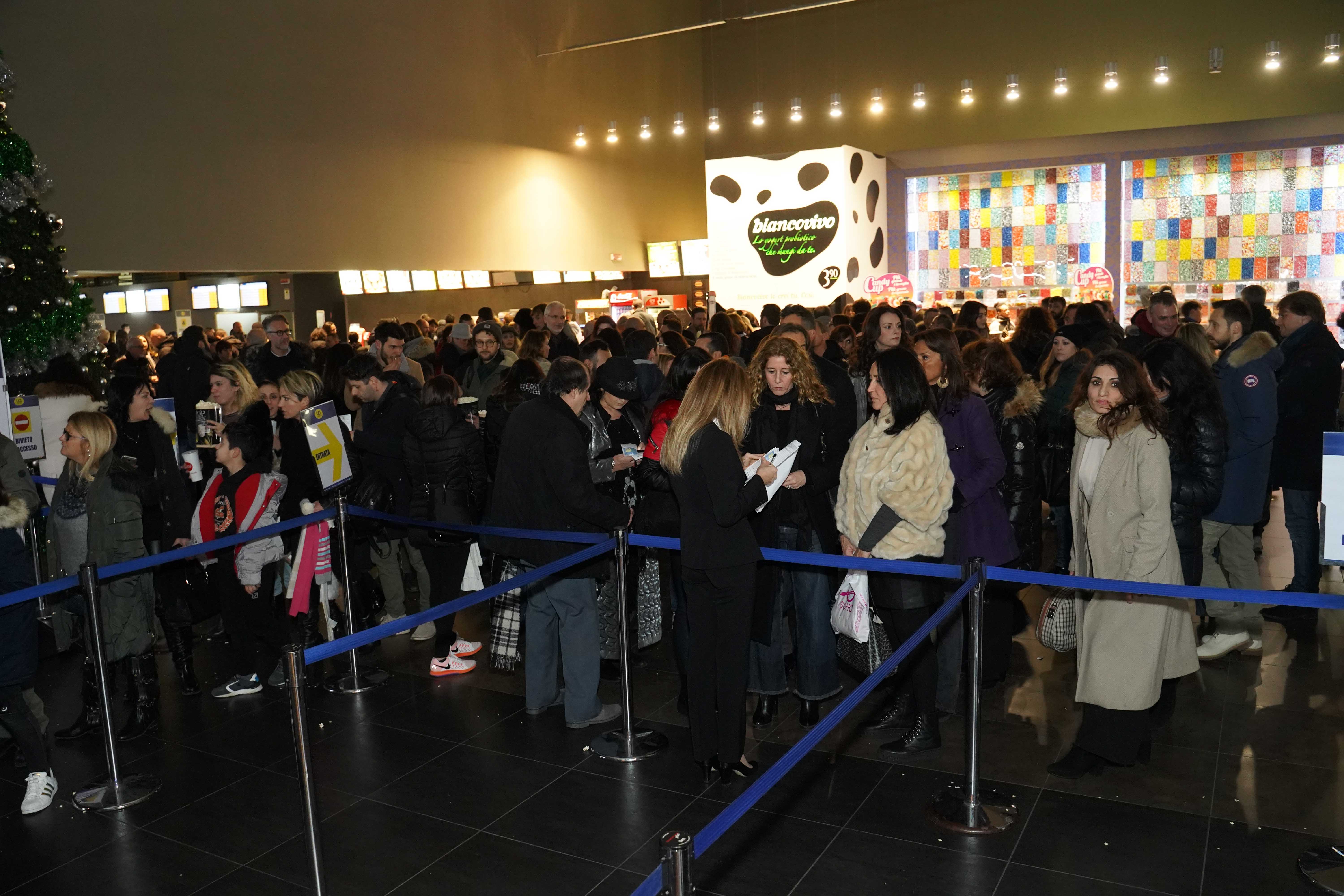 SOLD OUT E NUMEROSI VIP TRA GLI SPETTATORI: IL CAST DI 