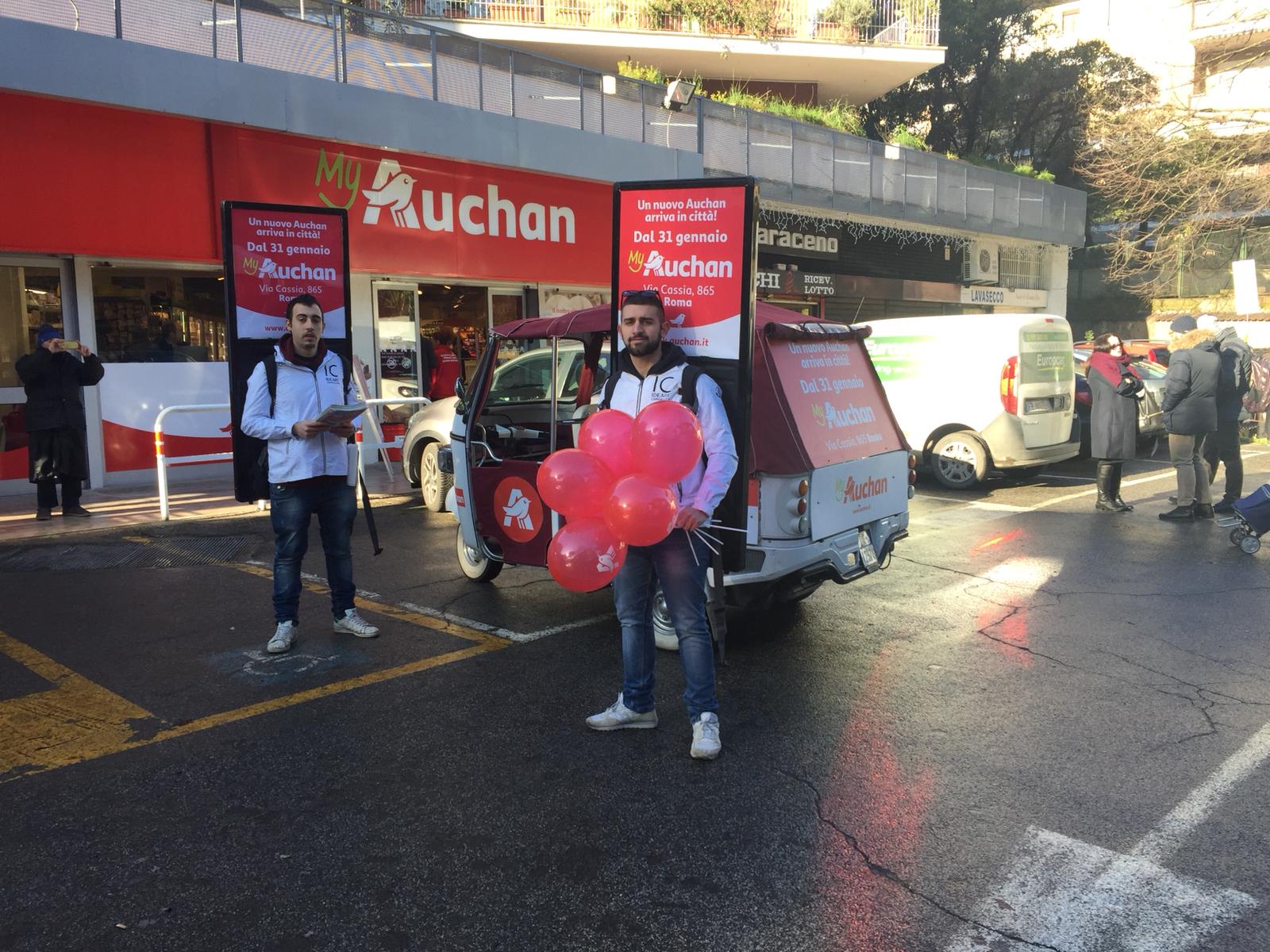 Affissioni su Roma, Adverlight, Divertimento firmato Auchan.