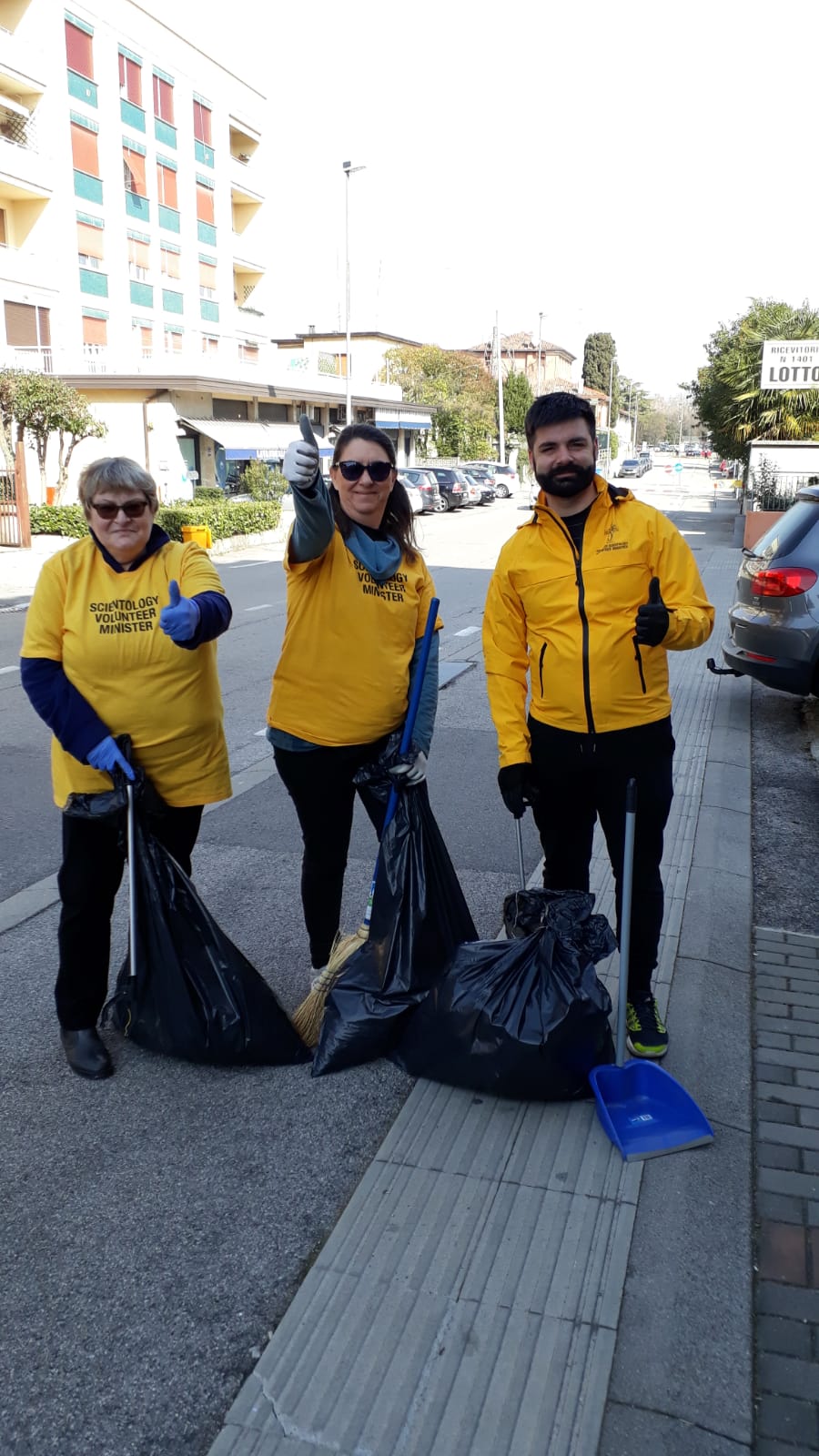  I MINISTRI VOLONTARI DI SCIENTOLOGY RIPULISCONO ALCUNE VIE DEL QUARTIERE DI SAN GREGORIO