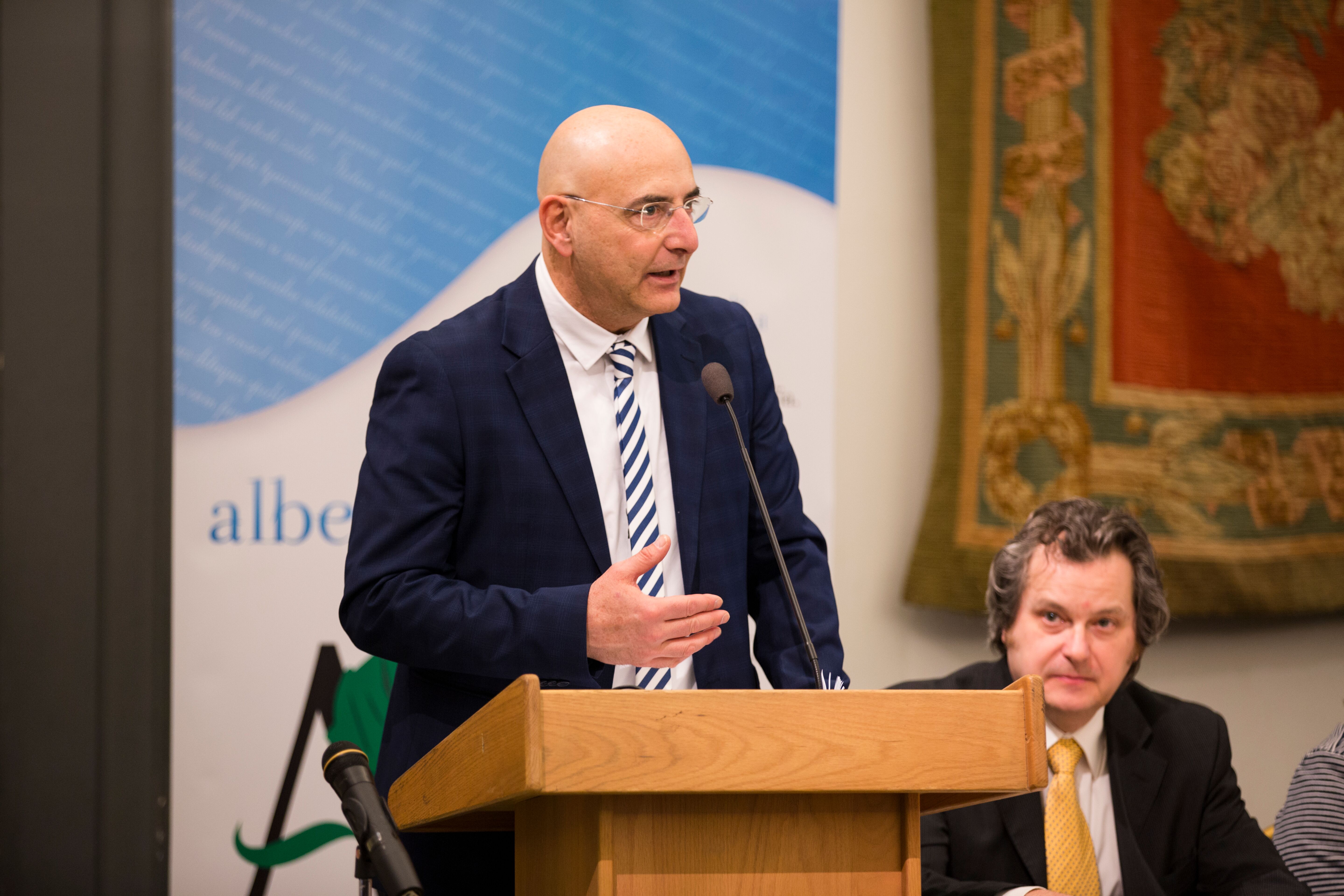 UN CANDIDATO AL NOBEL PER LA PACE AL PREMIO NAZIONALE ALBEROANDRONICO.