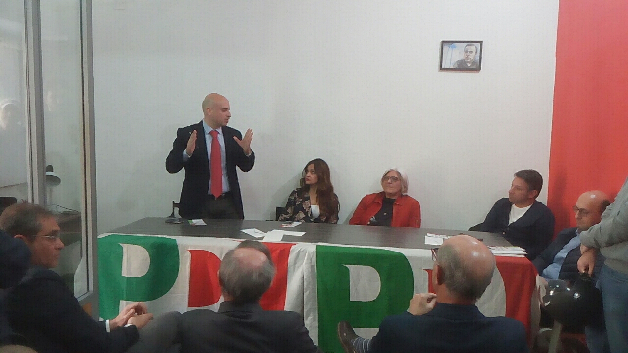 - Brusciano: Nuova sede del Partito Democratico con l’installazione di una “Cassetta Rossa” per le segnalazioni dei Cittadini. (Scritto da Antonio Castaldo)