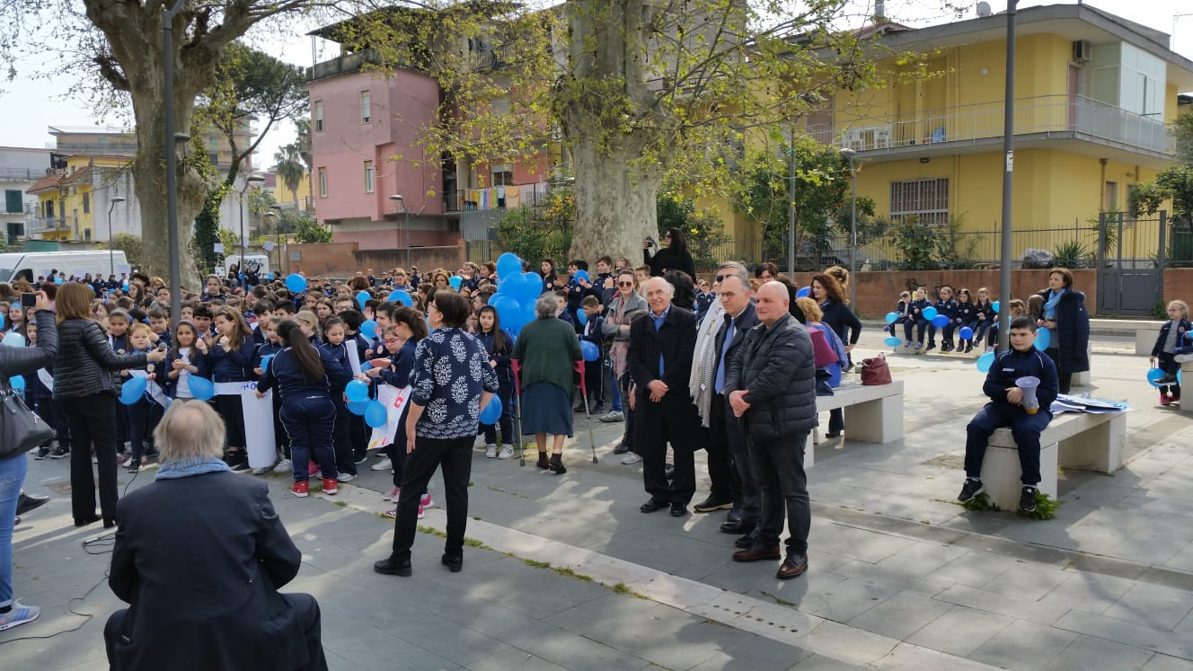 Mariglianella, “La Passeggiata in Blu” dell’Istituto Comprensivo “Carducci” per la sensibilizzazione sull’autismo.   