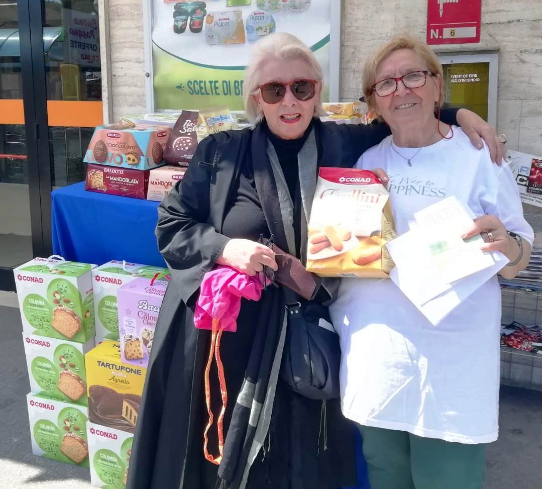 Dolcetti pasquali per gli anziani dai volontari La via della felicità