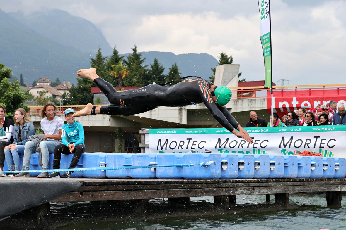 FACCHINETTI E LA SEBOK “VOLANO” A CALDARO. TRIATHLON SPETTACOLO CON MAIRHOFER SUL PODIO