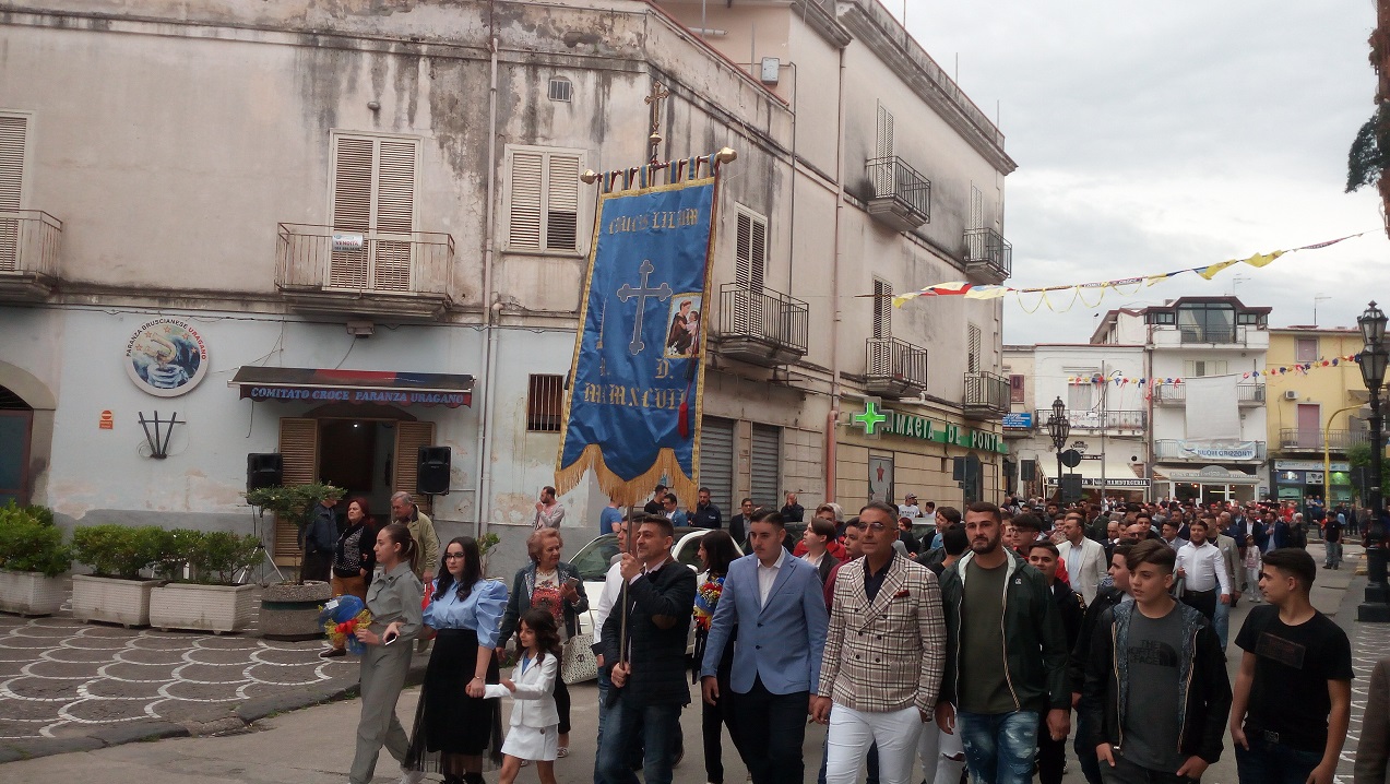 Brusciano La Questua del Giglio della Croce per la 144esima Ballata dei Gigli in Onore di Sant’Antonio di Padova. (Scritto da Antonio Castaldo))