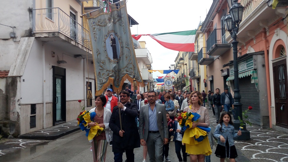 -Brusciano La Questua del Giglio Passo Veloce per la 144esima Ballata dei Gigli in Onore di Sant’Antonio di Padova. (Scritto da Antonio Castaldo)