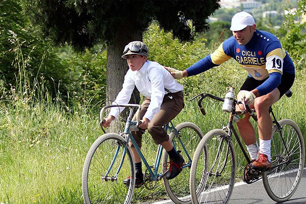 Una carovana di ciclostorici sulle strade della Valdichiana per La Chianina