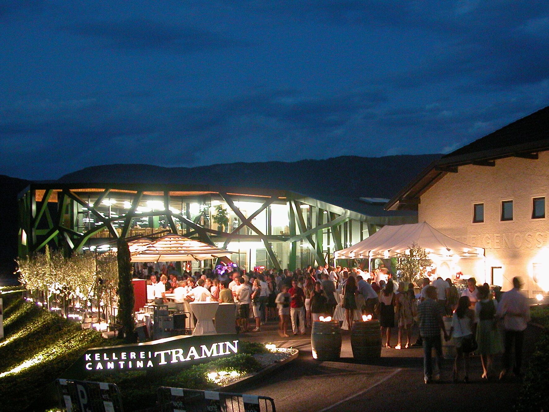 SOGNO DI UNA NOTTE DI MEZZA ESTATE A CANTINA TRAMIN