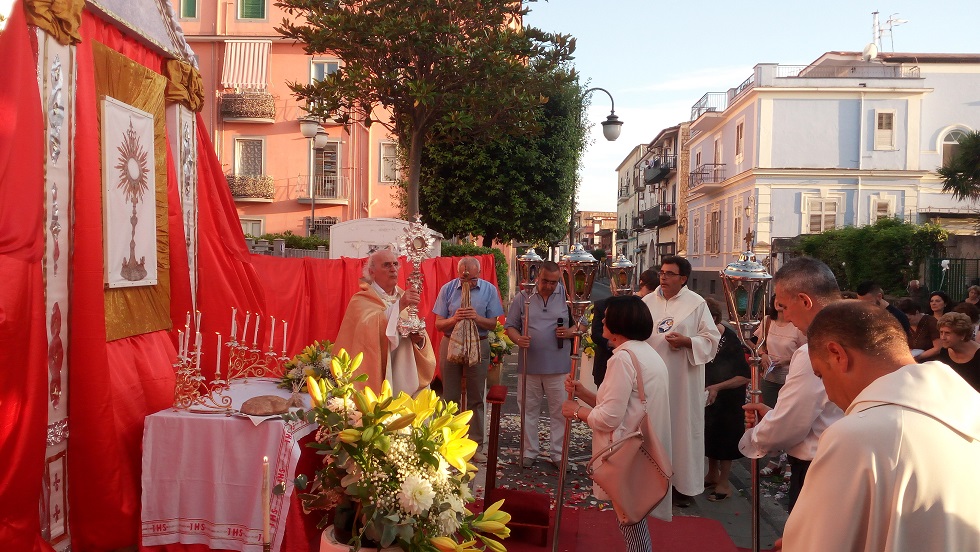   Mariglianella: Svolta la Processione del Corpus Domini promossa dalla Comunità Parrocchiale.