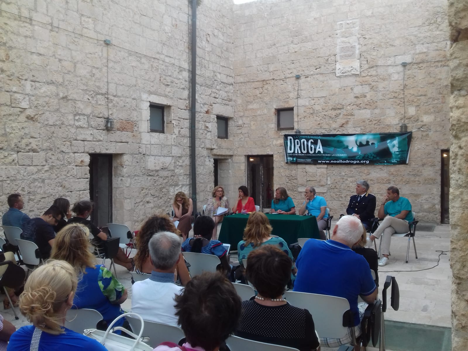 Monopoli: grande successo del convegno contro le droghe